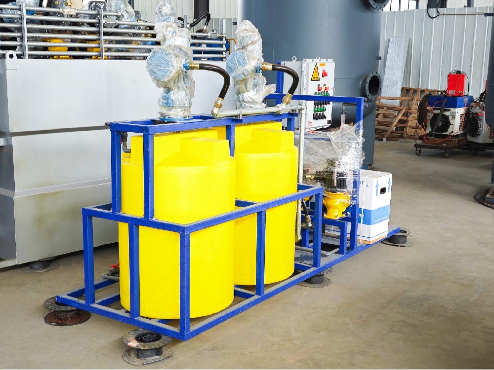 飲料廠加工廢水處理中的溶氣氣浮機(jī)設(shè)備